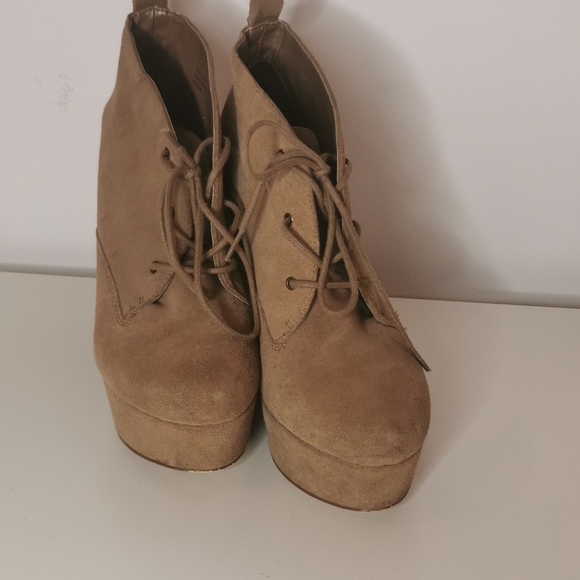 Shoes - Picture 3 of 5